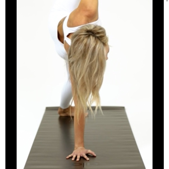 ALO Yoga black warrior mat! NWT - Picture 4 of 4